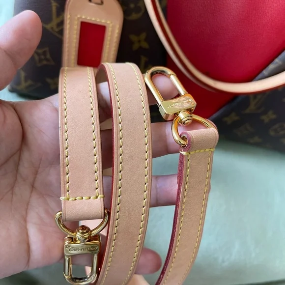 Authentic LV V Tote MM Rouge in Monogram With strap - Picture 14 of 15